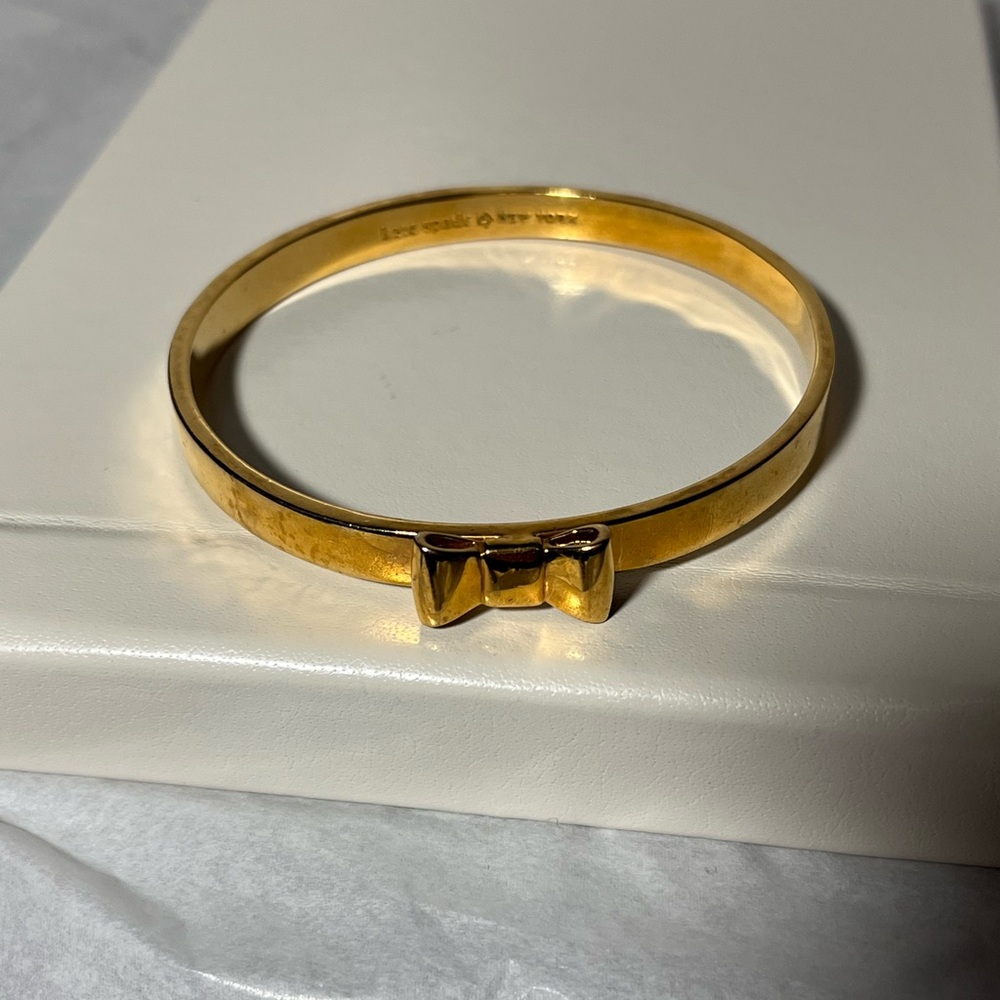 Kate Spade Gold Tone
Take a Bow Bangle Bracelet
Mothers Day